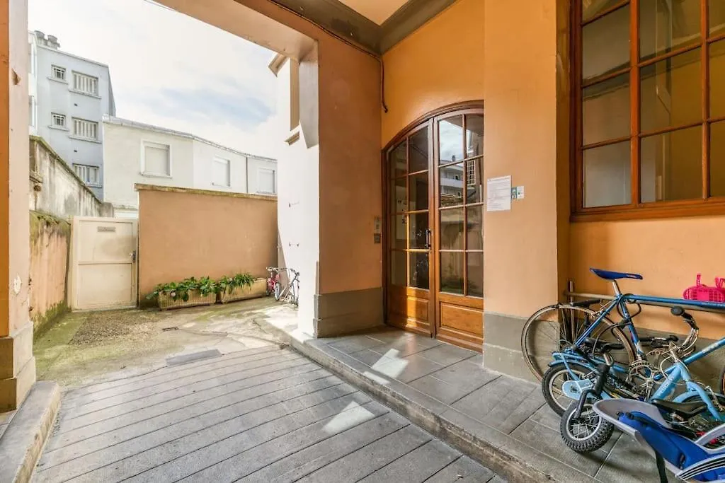 Esprit Vintage: Lit Double, Balcon, Wifi, Equipe+ Apartment Grenoble