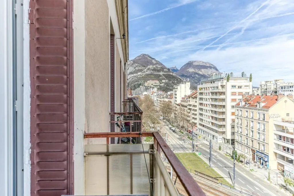 Esprit Vintage: Lit Double, Balcon, Wifi, Equipe+ Apartment Grenoble 0*,  France