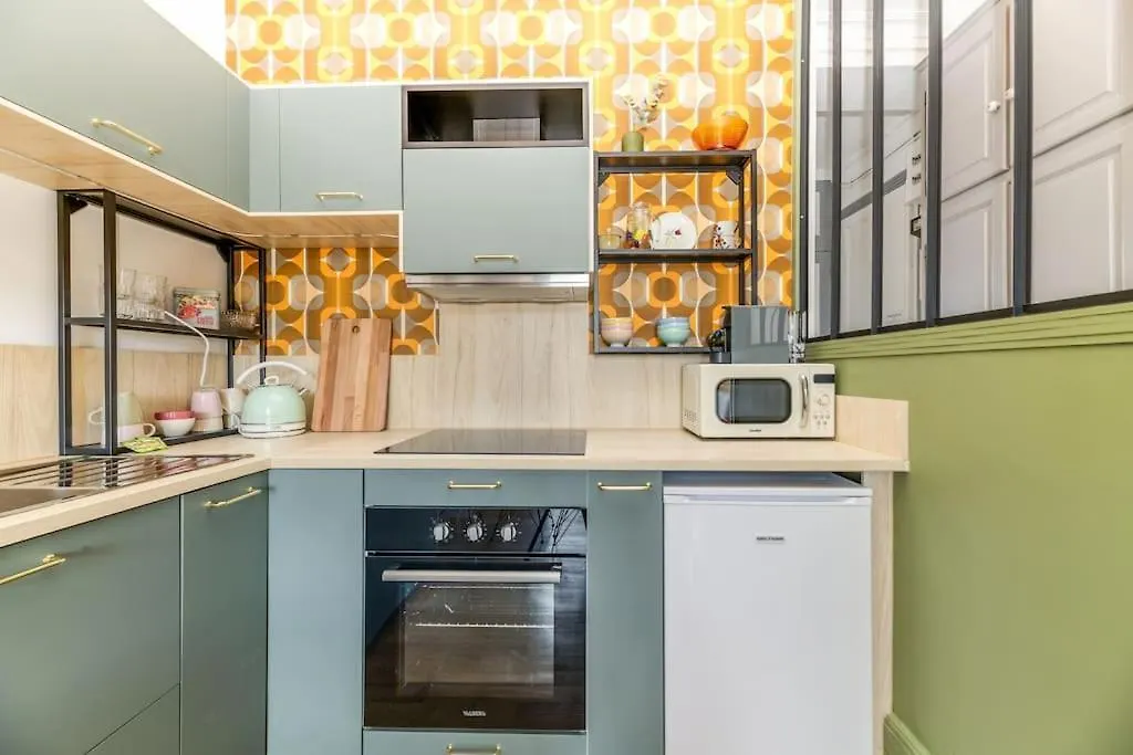 Esprit Vintage: Lit Double, Balcon, Wifi, Equipe+ Apartment Grenoble