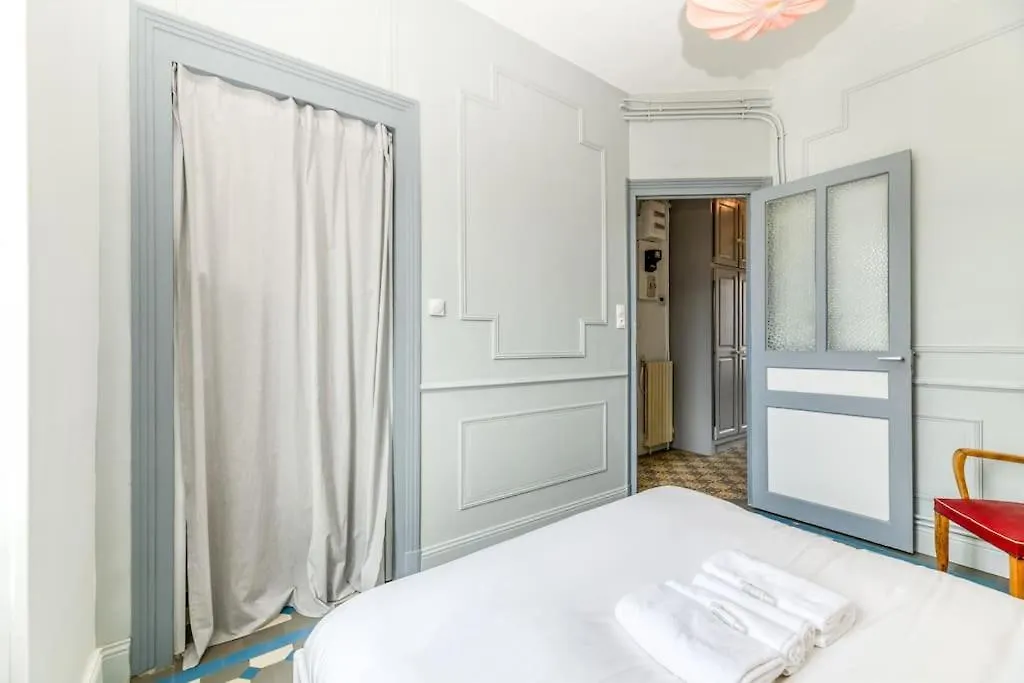 Esprit Vintage: Lit Double, Balcon, Wifi, Equipe+ Apartment Grenoble France