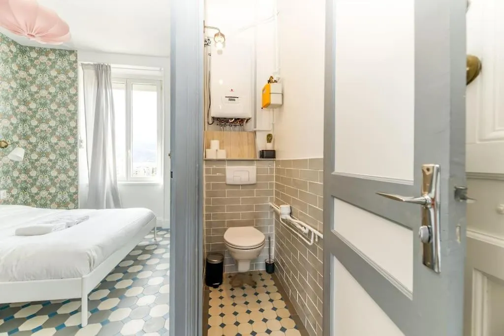 Esprit Vintage: Lit Double, Balcon, Wifi, Equipe+ Apartment Grenoble