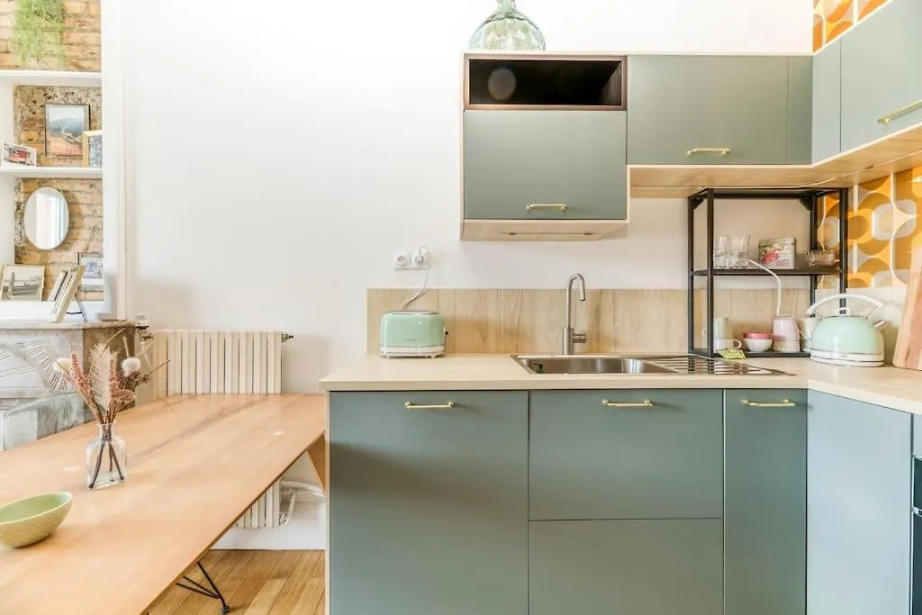 Esprit Vintage: Lit Double, Balcon, Wifi, Equipe+ Apartment Grenoble 0*,  France