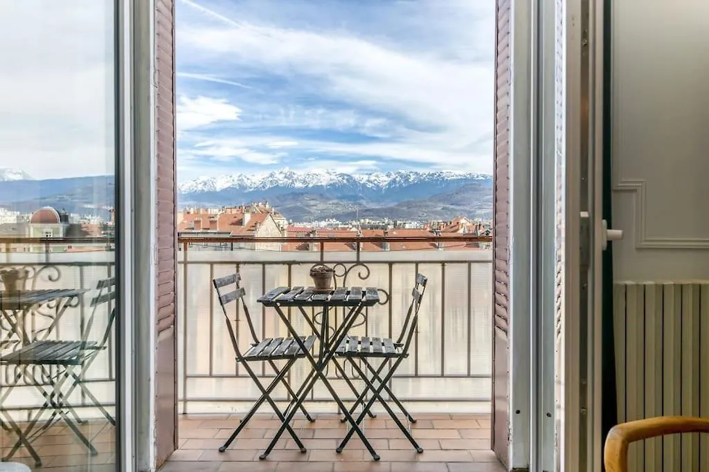 Esprit Vintage: Lit Double, Balcon, Wifi, Equipe+ Apartment Grenoble