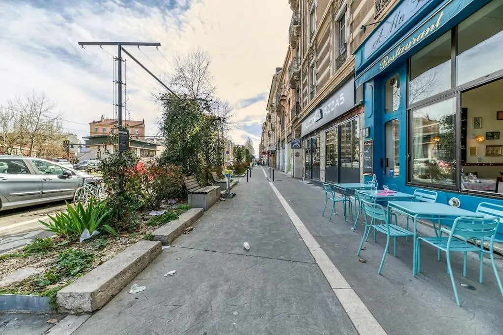 Esprit Vintage: Lit Double, Balcon, Wifi, Equipe+ Apartment Grenoble