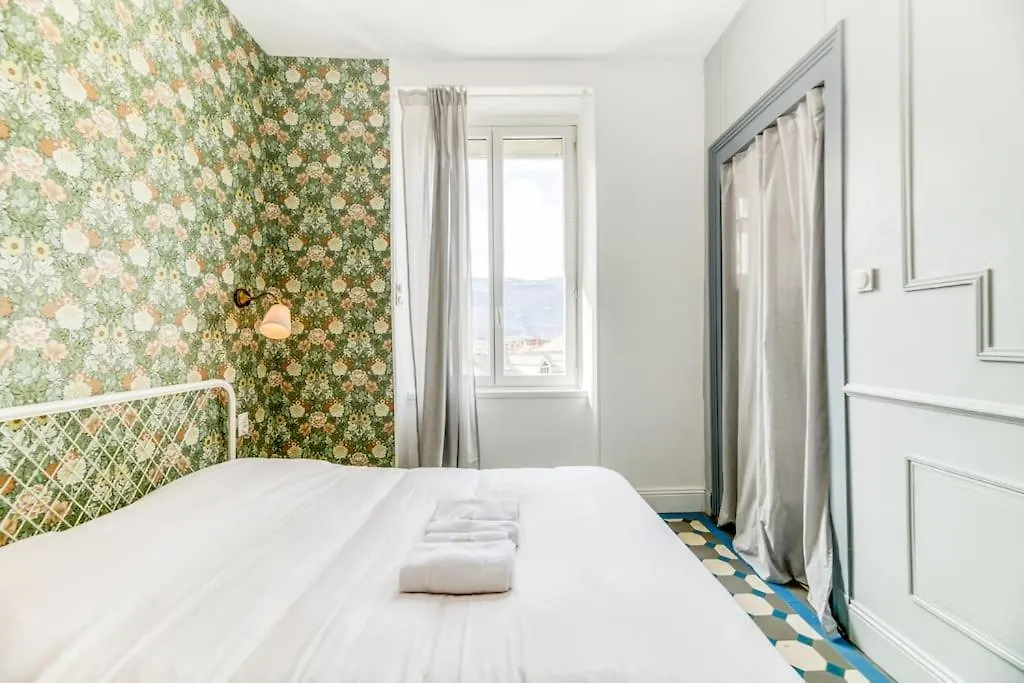 Esprit Vintage: Lit Double, Balcon, Wifi, Equipe+ Apartment Grenoble
