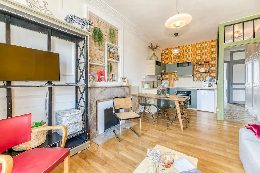Esprit Vintage: Lit Double, Balcon, Wifi, Equipe+ Apartment Grenoble France