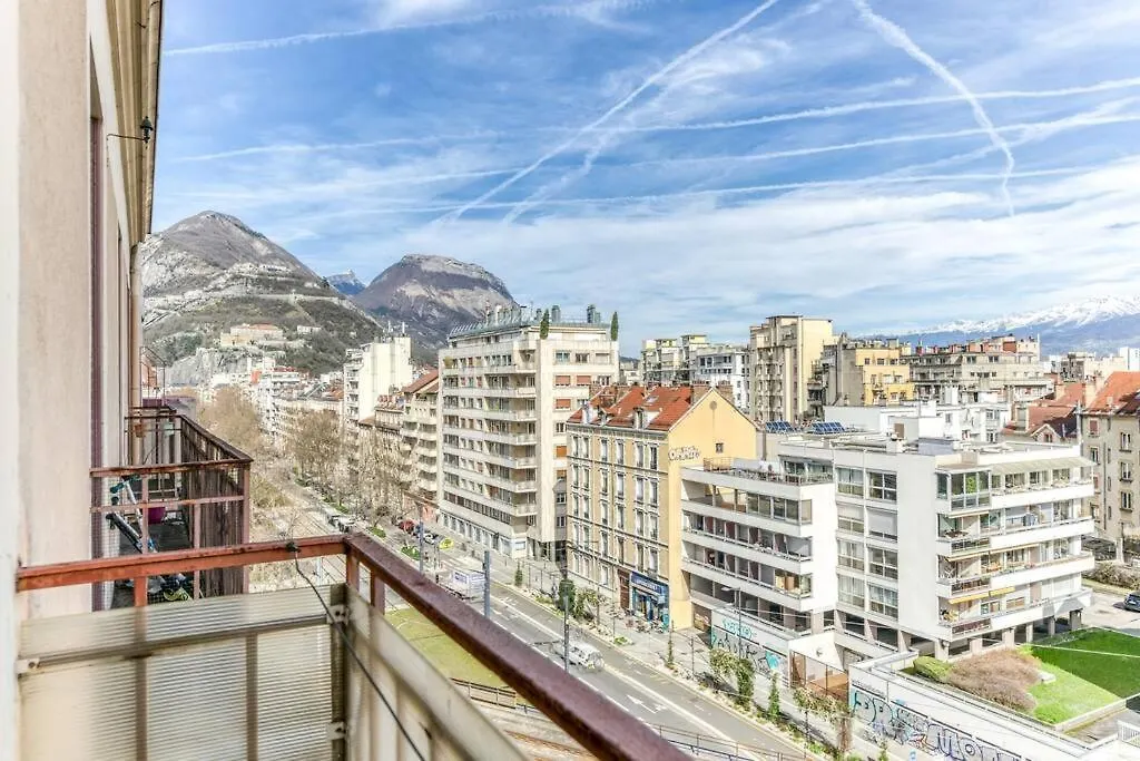 Esprit Vintage: Lit Double, Balcon, Wifi, Equipe+ Apartment Grenoble 0*,  France