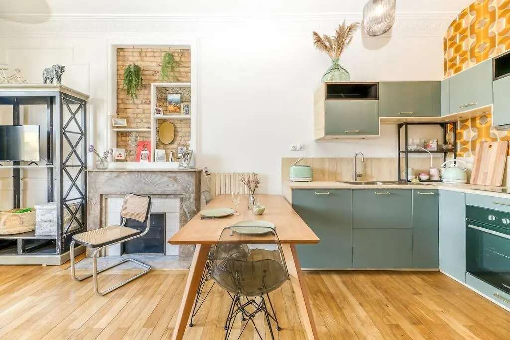 Esprit Vintage: Lit Double, Balcon, Wifi, Equipe+ Apartment Grenoble