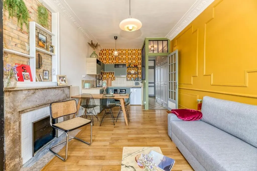 Esprit Vintage: Lit Double, Balcon, Wifi, Equipe+ Apartment Grenoble 0*,