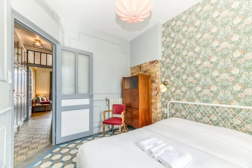 Esprit Vintage: Lit Double, Balcon, Wifi, Equipe+ Apartment Grenoble
