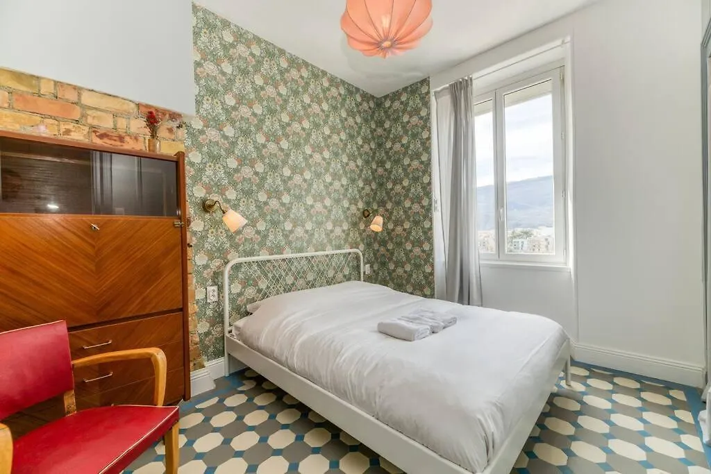 Esprit Vintage: Lit Double, Balcon, Wifi, Equipe+ Apartment Grenoble